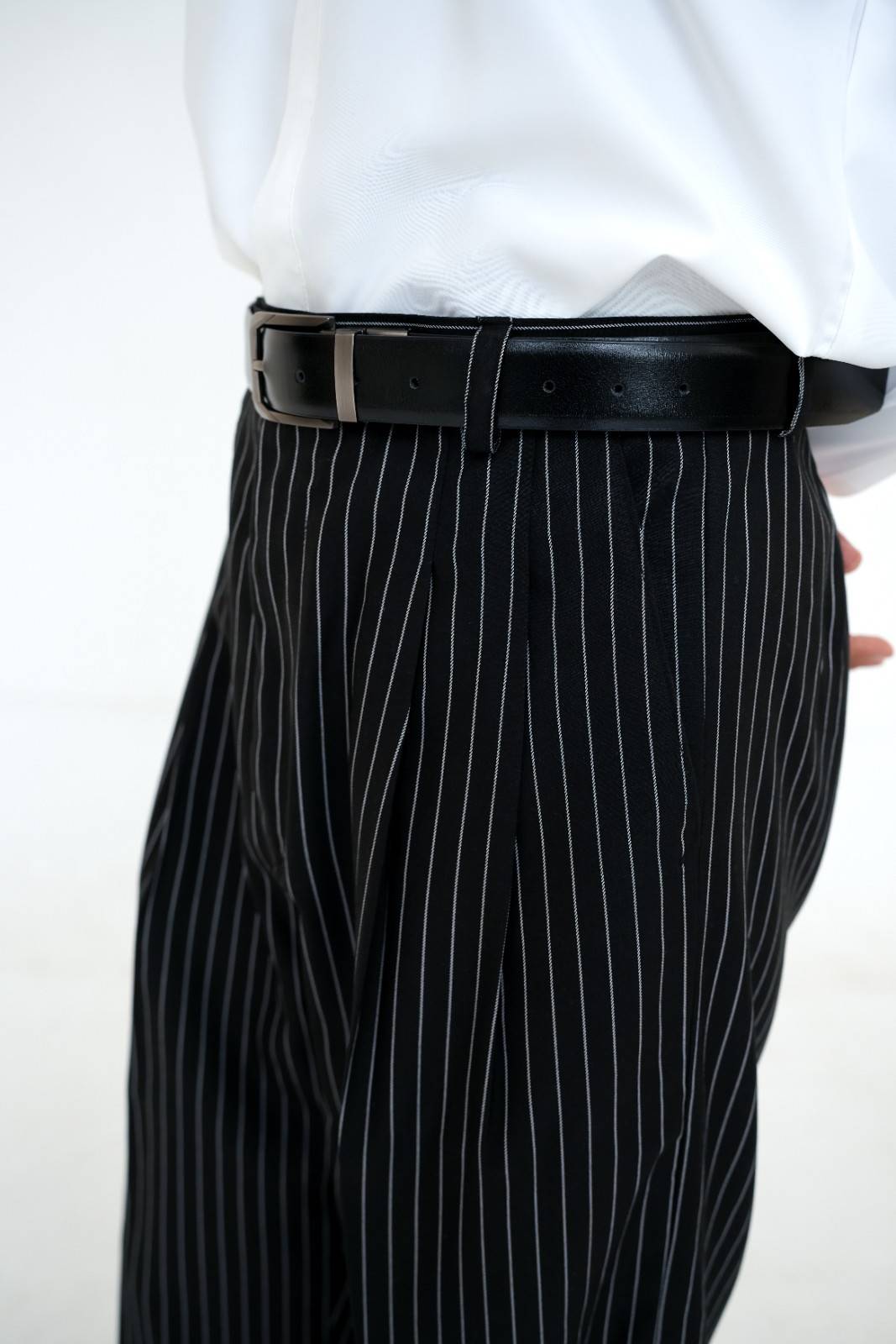 Legacy Noir Old Money Pleated Pants